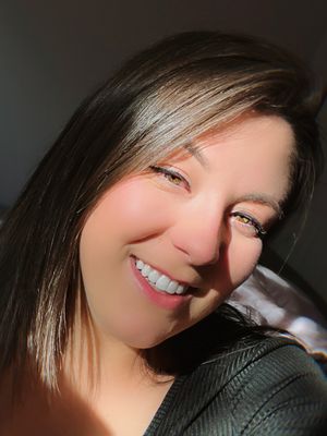Nicolle, 28