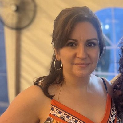 Stacey, 43