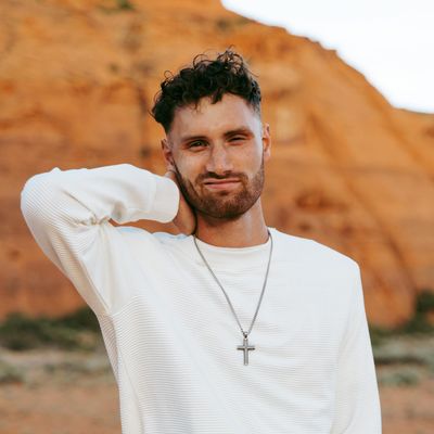 Daniel, 25