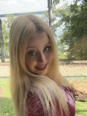 Isabella, 21