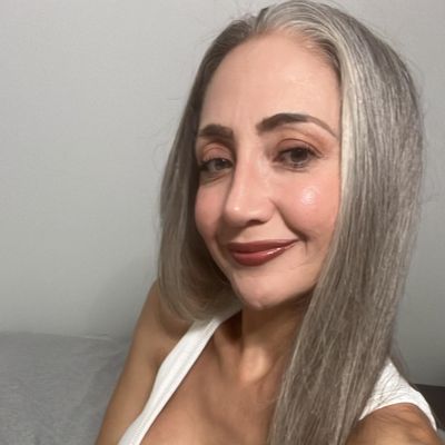 Alejandra, 44