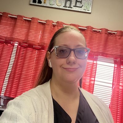 Andrea, 27