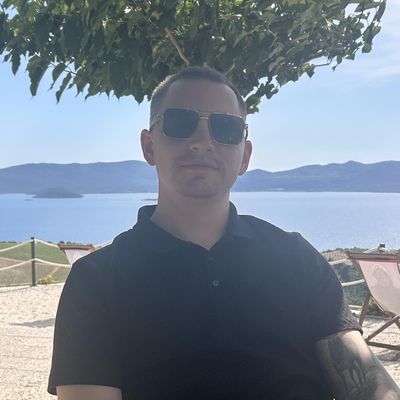 Joey, 28