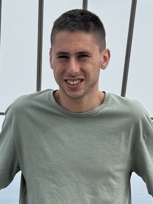 Simon, 21