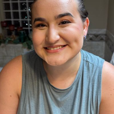 Lydia, 27