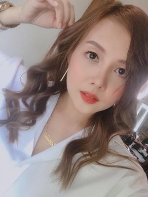 Cami, 35