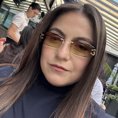 Fernanda, 27