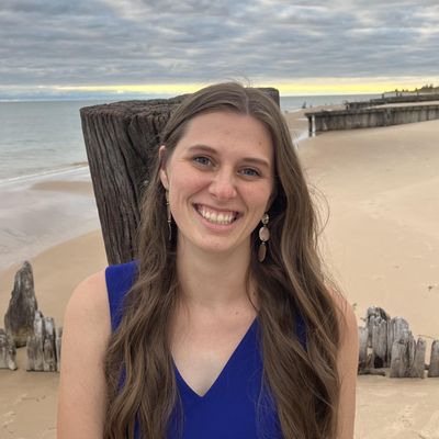 Elyse, 27