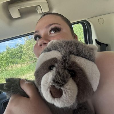 Lilly, 18