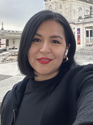 Silvia, 33
