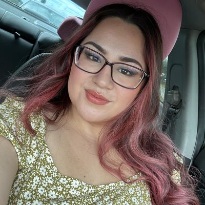 Alejandra, 28