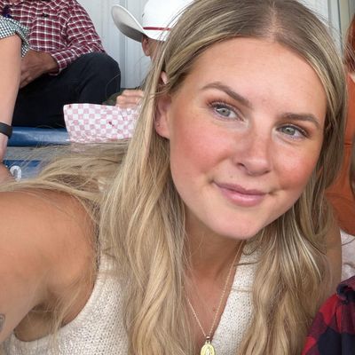 Veronica, 29