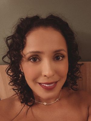 Daniela, 42