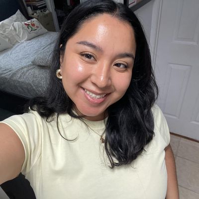 Daniela, 26