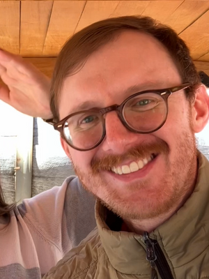Simon, 37