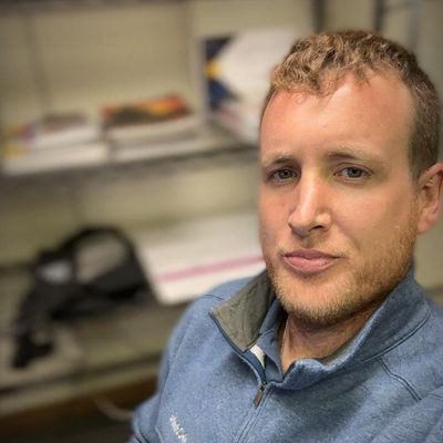 Dan, 31
