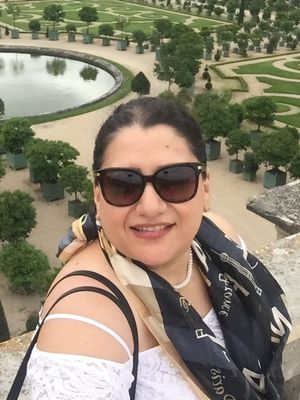 Lucy, 44