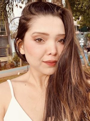 Fernanda, 25