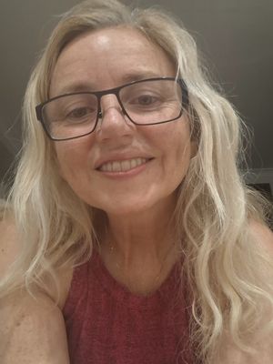 Melanie, 53