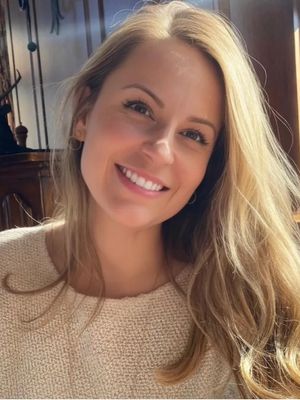 Lindsay, 42
