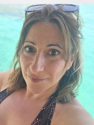 Bernardette, 44