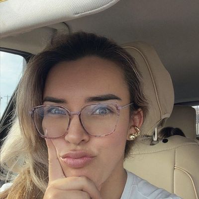 Dayana, 38