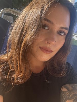Emma, 27