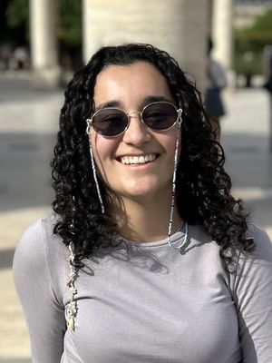 Raphaela, 23