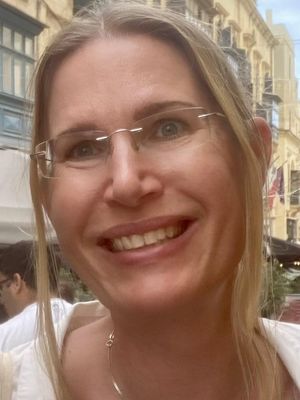 Anna, 51