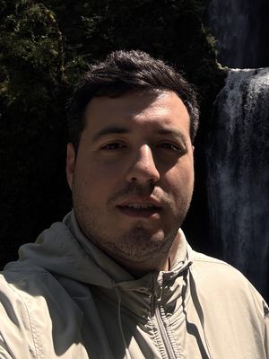 Esteban, 32