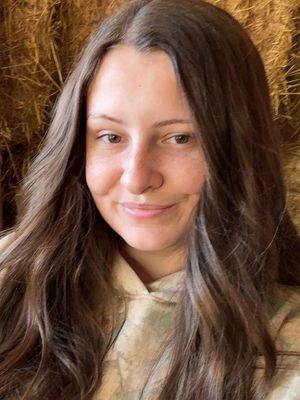 Claire, 24