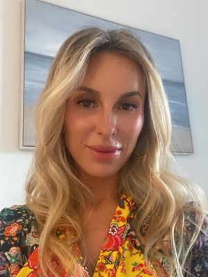 Olivia, 38