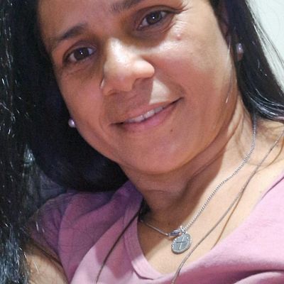 Claudia, 52