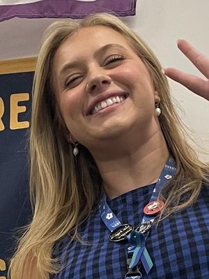 Lauren, 27