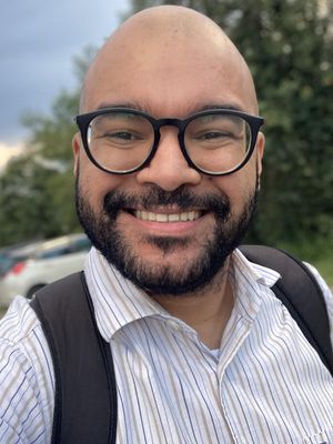 Carlos, 33