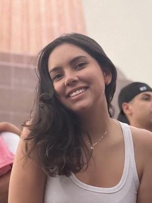 Alejandra, 28