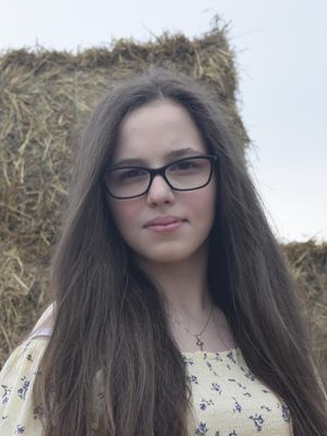Laura, 23