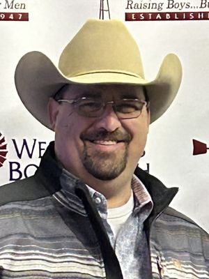 Dustin, 44