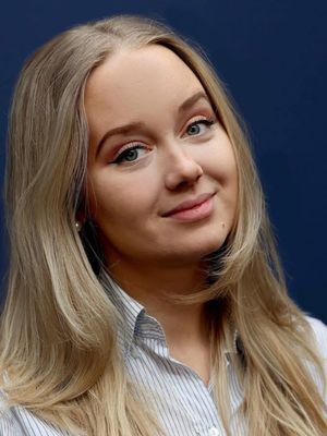 Emilia, 22
