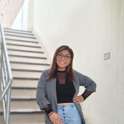 Alexandra, 30