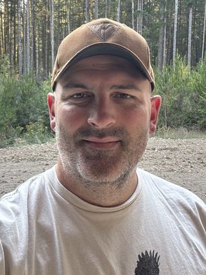 Daniel, 44