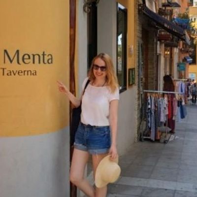 Aneta, 32