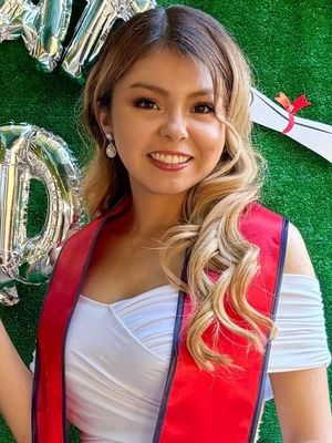 Lesly, 26