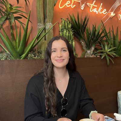 Mary Kate, 27