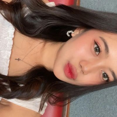 Caroline, 22