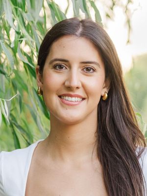 Isabella, 25