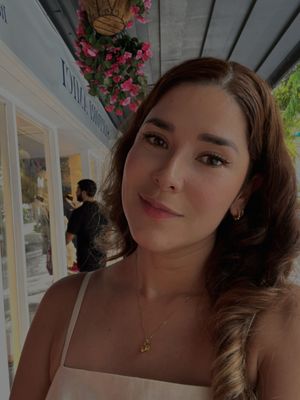 Alejandra, 35