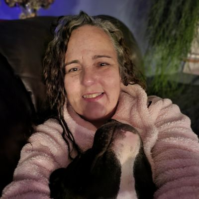Sandra, 56