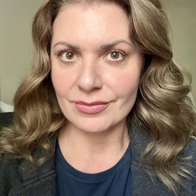 Chrissie, 43