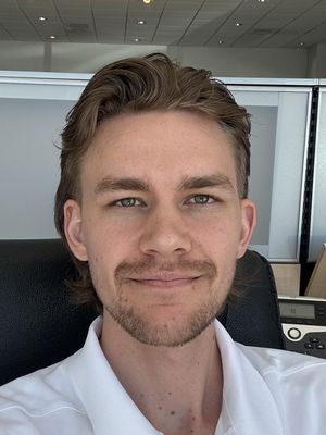 Charlie, 24